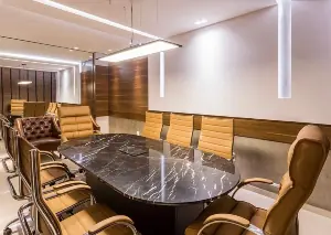 Sala de reunião do escritório Duncke & Menna em Palhoça
